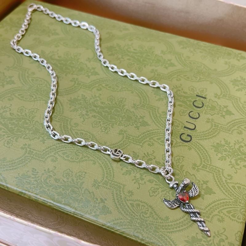 G*u*i necklaces